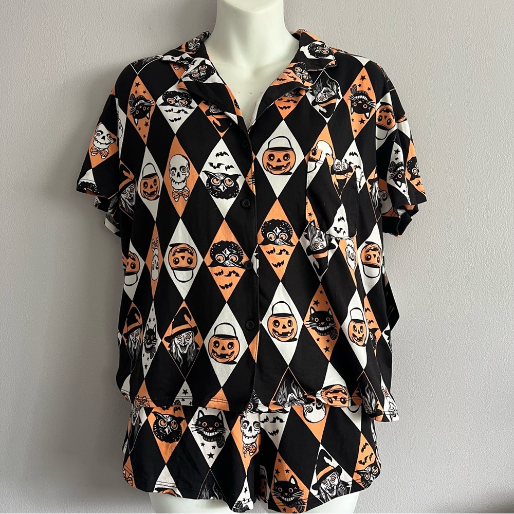 VINTAGE HALLOWEEN THEME SLEEPWEAR
